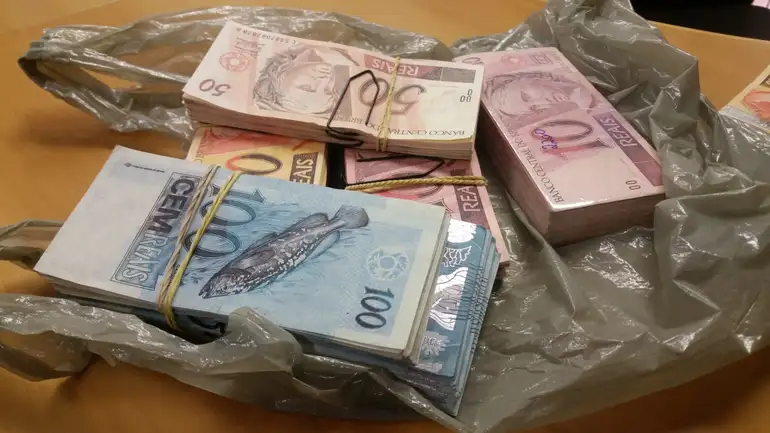 Tentativa de uso de notas falsas é frustrada no Centro Comercial de Camaçari