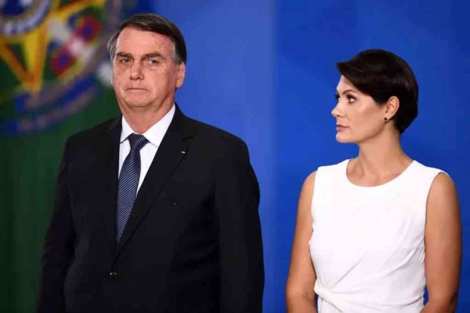 Michelle Bolsonaro Leva Abraço de Jair Bolsonaro a Trump e Reitera Acusações de Perseguição Judicial