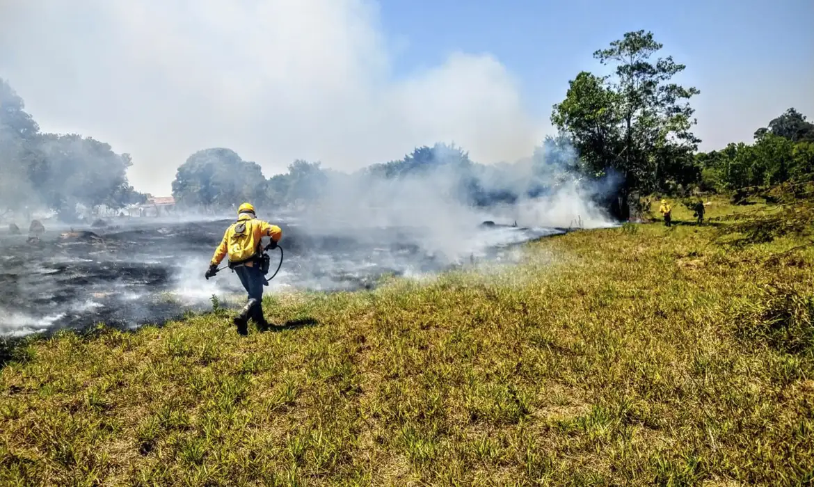 Governo Federal reduz verba para desastres em meio à crise climática