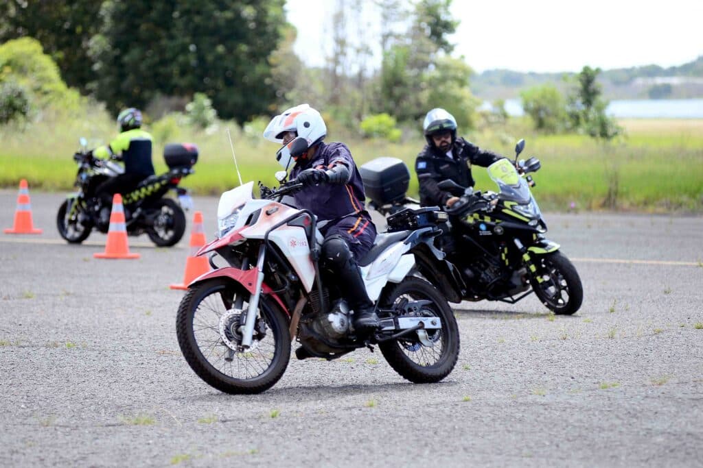 Motociclistas da Prefeitura participam de treinamento em pilotagem segura