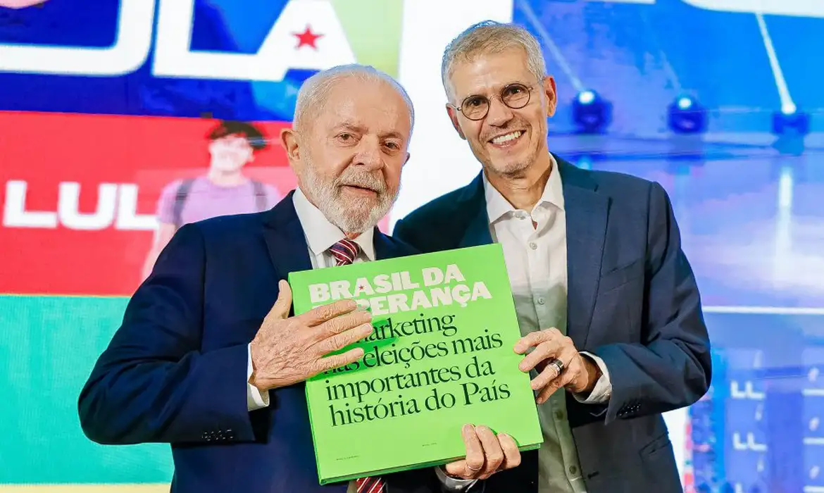 Campanha de Sidônio para melhorar imagem de Lula só sai após o carnaval