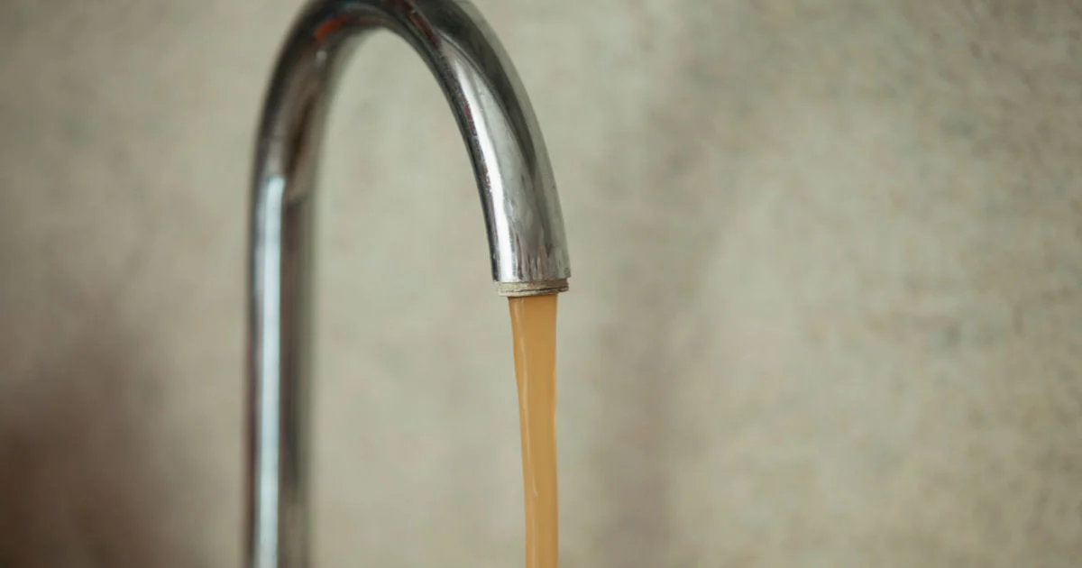 Falta de Água e Qualidade Ruim no Abastecimento Afetam Moradores de Camaçari