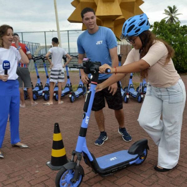 Aulas gratuitas ensinam uso de patinetes elétricos em Salvador; saiba como participar