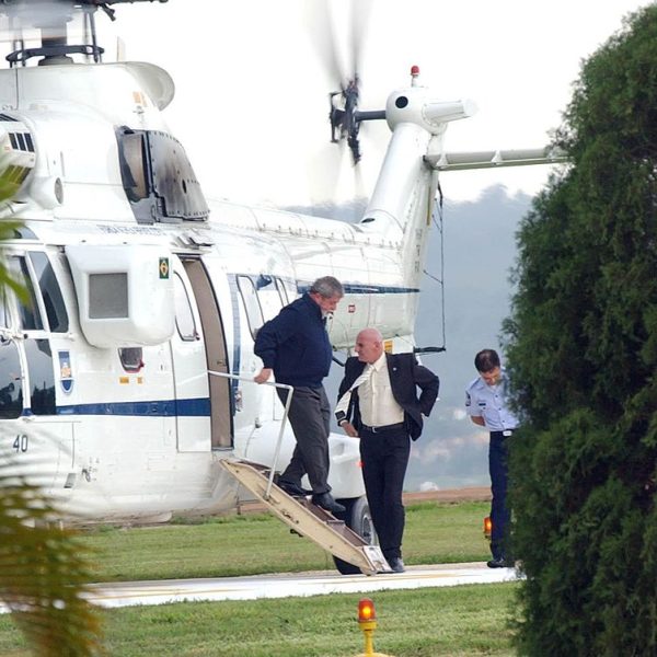 Governo impõe sigilo e recusa informações sobre uso de helicóptero, atuação da primeira-Dama e visita dos filhos do presidente