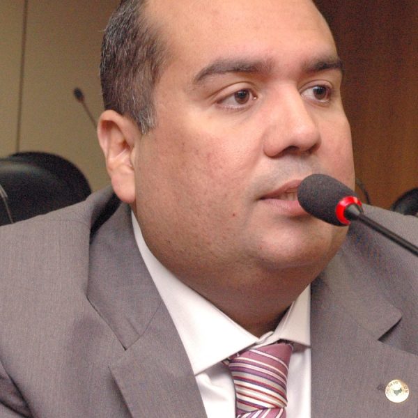 Aumento do ICMS na Bahia: Sandro Régis Critica Medida e Aponta Agravamento da Crise