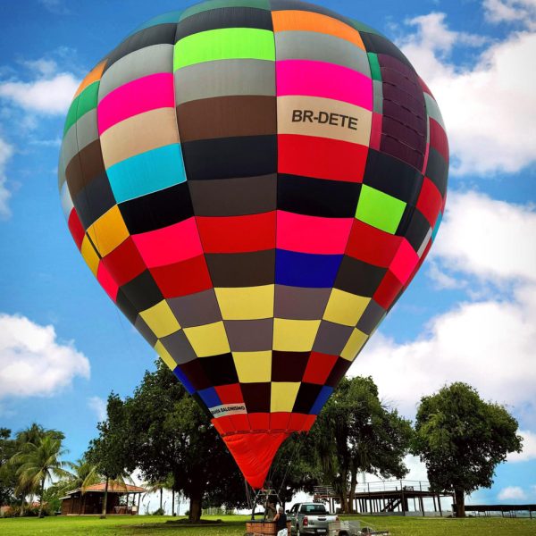 Aventuras Aéreas na Bahia: Paraquedismo, Parapente e Passeio de Balão
