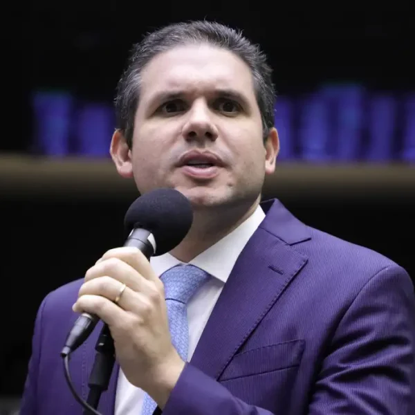 Presidente da Câmara, Hugo Motta, diz que 8 de janeiro não foi tentativa de golpe e critica penas aplicadas