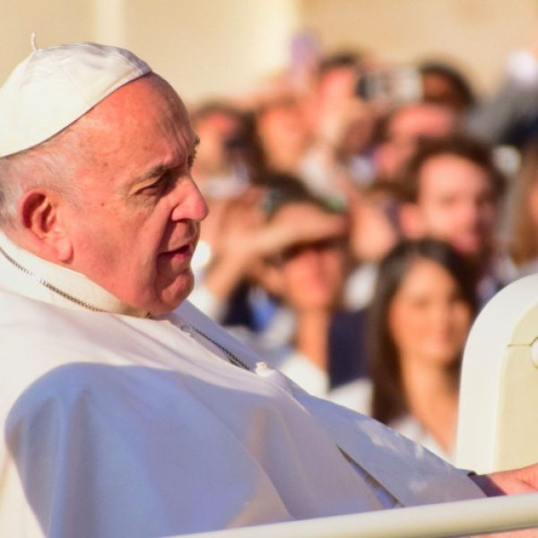 Papa Francisco apresenta quadro clínico complexo e passará por ajustes no tratamento